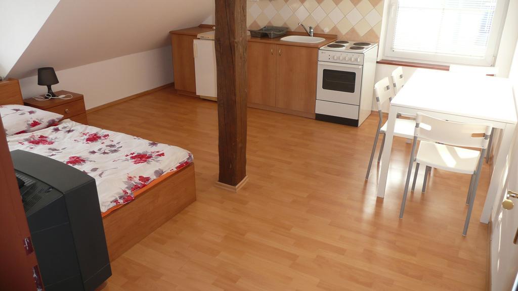 Apartments U Cara Ceske Budejovice Quarto foto
