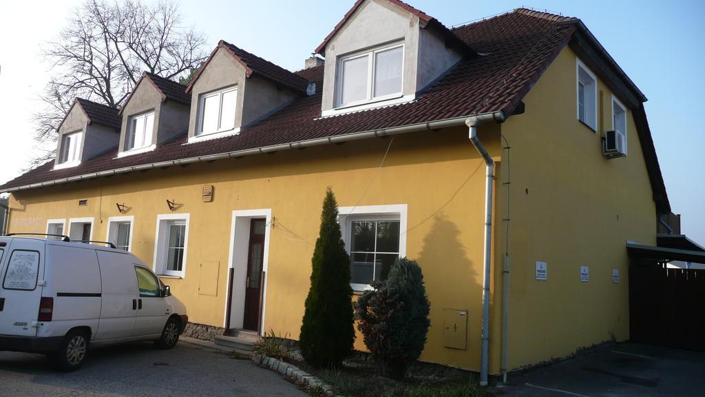 Apartments U Cara Ceske Budejovice Quarto foto